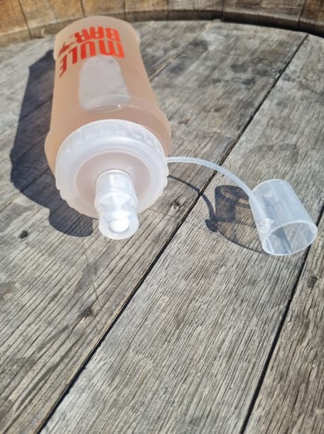 Gros plan bouchon flasque silicone Mulebar 500ml