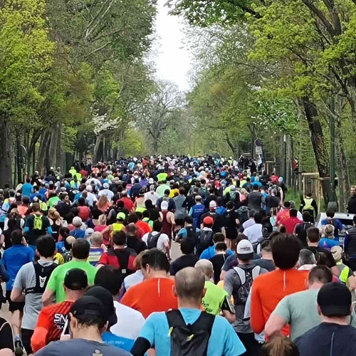 La foule des runners du marathon de Paris 2024