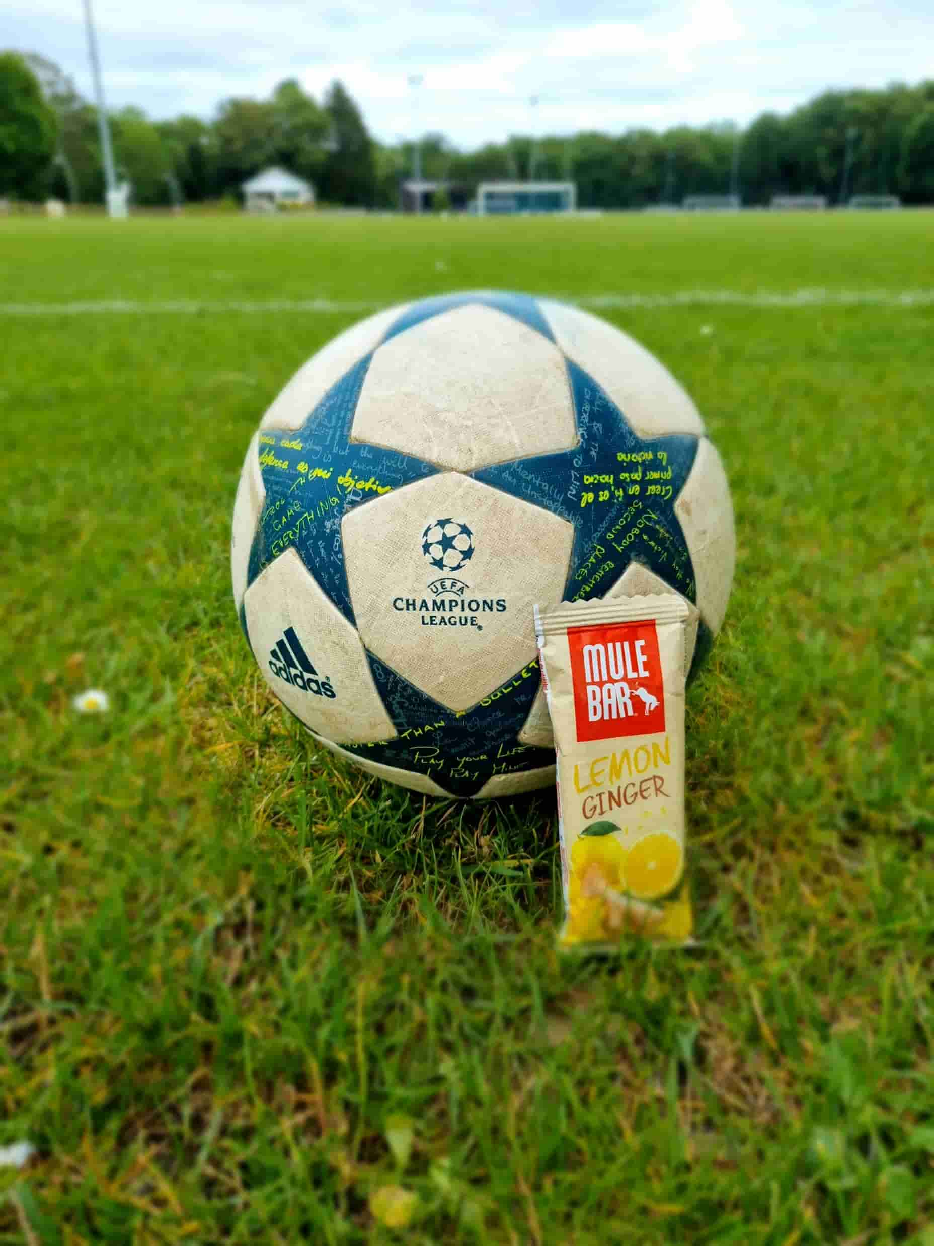 Ballon de foot et barre Mulebar citron gingembre